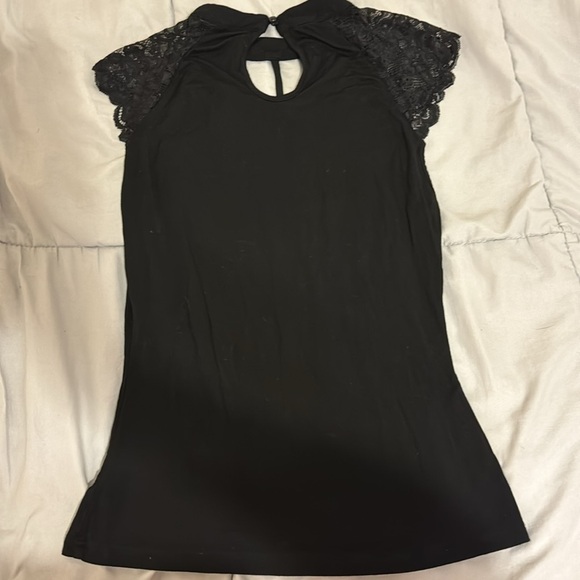 Cutout Keyhole Back Contrast Lace Top - Picture 4 of 10